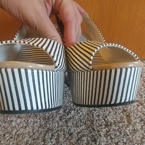Black and white striped platforms - Picture 6 of 8